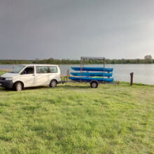 Spływy kajakowe Rawką. Wypożyczalnia kajaków. Kajaki na weekend. Zapraszamy na kajaki, grill i ognisko na naszej polanie